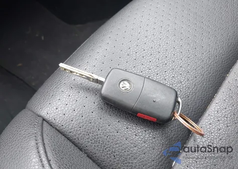 2010 Volkswagen Jetta Limited Edition z USA, uszkodzony, nr VIN 3VWRZ7AJ7AM155458